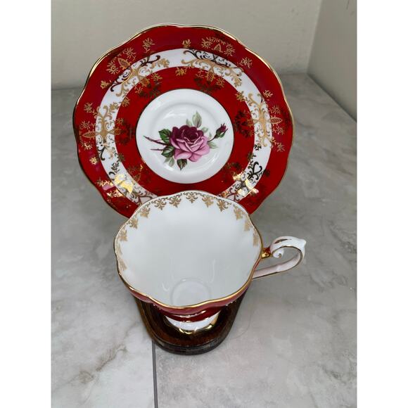 Royal Standard Fine Bone China Teacup and Saucer Red, Gold & White - Picture 5 of 10